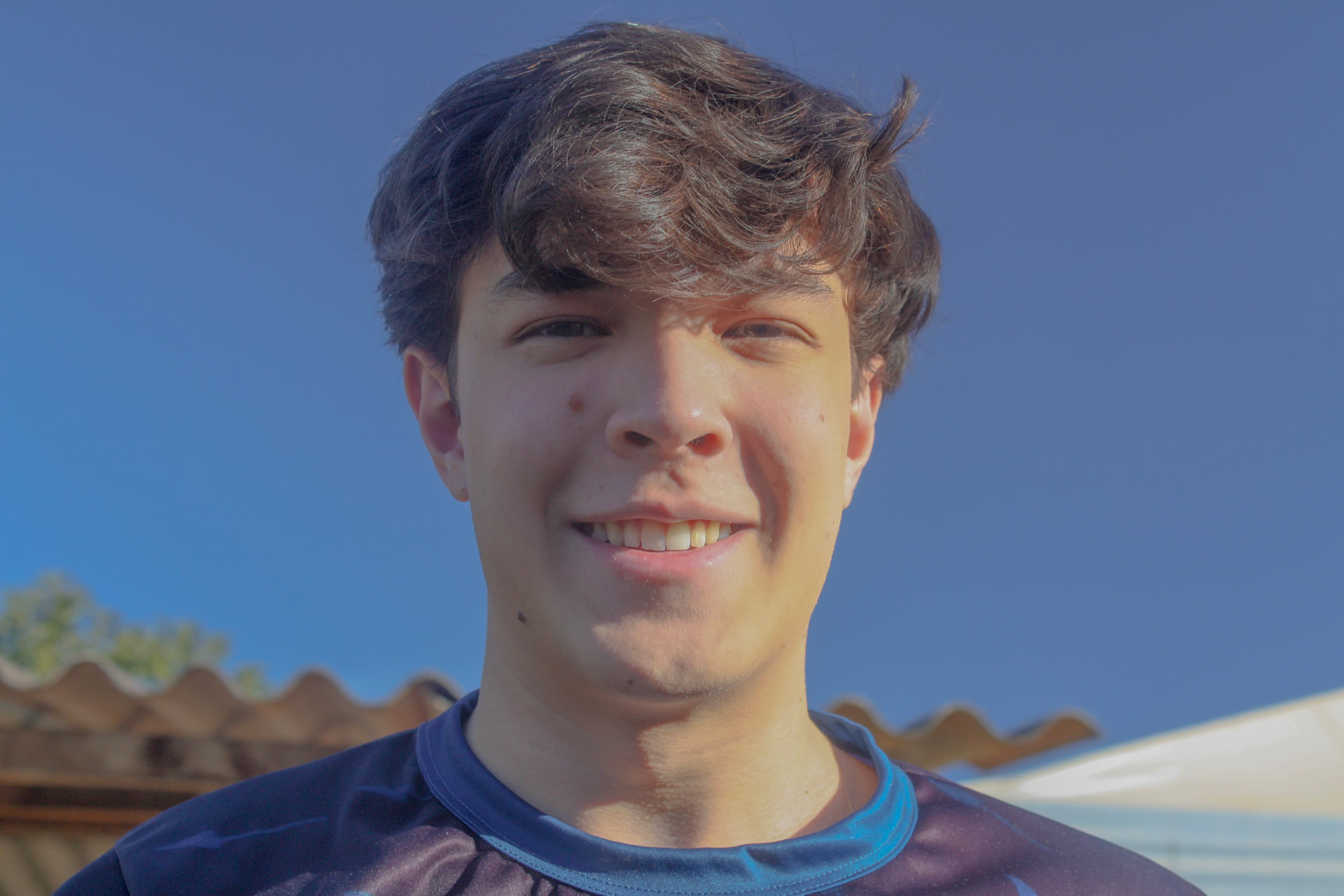 Retrato de Lucas Aratake ao ar livre